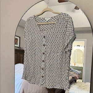 Market & Spruce White and Navy Floral Top